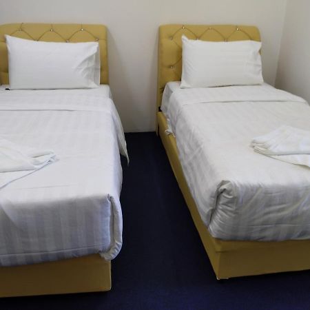 Maidam Inn Jertih المظهر الخارجي الصورة