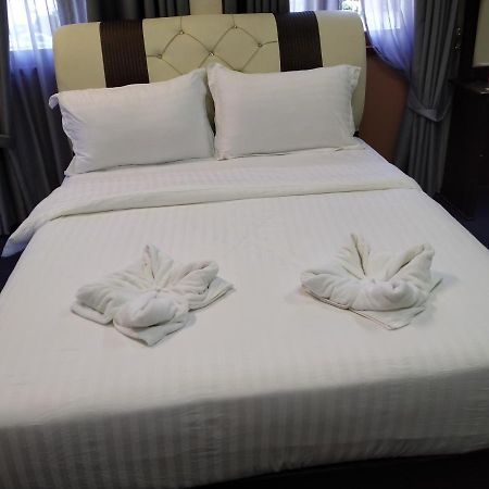 Maidam Inn Jertih المظهر الخارجي الصورة